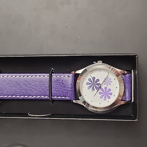 New in Box Avon Purple Flower Watch NWT NIB Vintage Retro - Picture 1 of 3